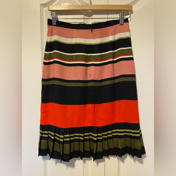 Ann Taylor Skirt Size 2 NWT - Picture 2 of 8